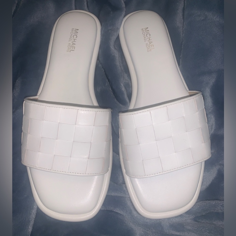 MICHAEL KORS HAYWORTH WOVEN LEATHER SLIDE